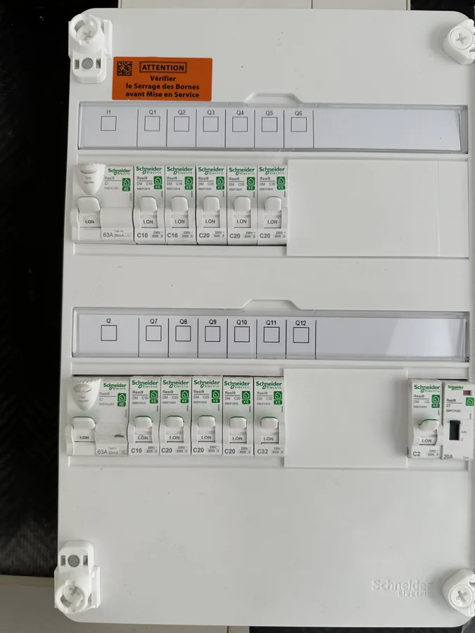 Tableau électrique Schneider Electric neuf, deux rangées de protections